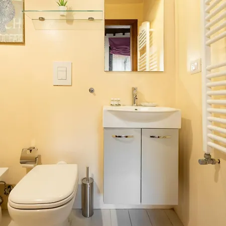 Apartment Keys Of Italy - Verdi 2 - Ampio Monolocale In Santa Croce Florence